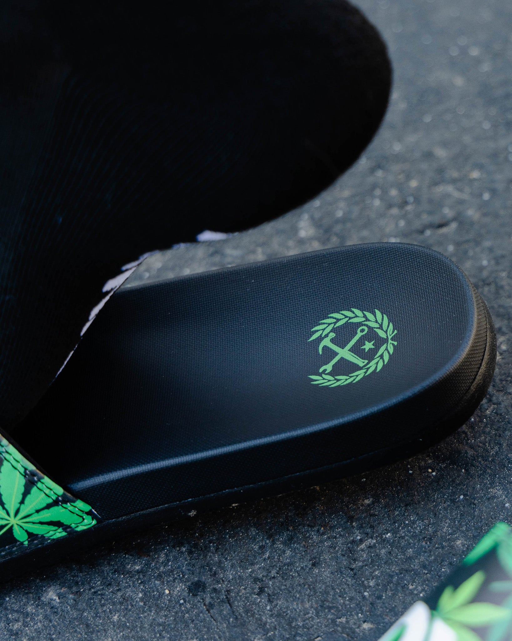 Green Room Slides | Dixxon Flannel Co.