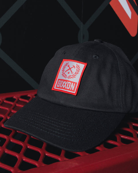 ファッション雑貨・小物その他 +DEINET+ DEINET ARCH LOGO CAP IN RED KDCXE4Y72111300F 6-Panel Curved Bill Box Crest Hat - Red & Black | Dixxon